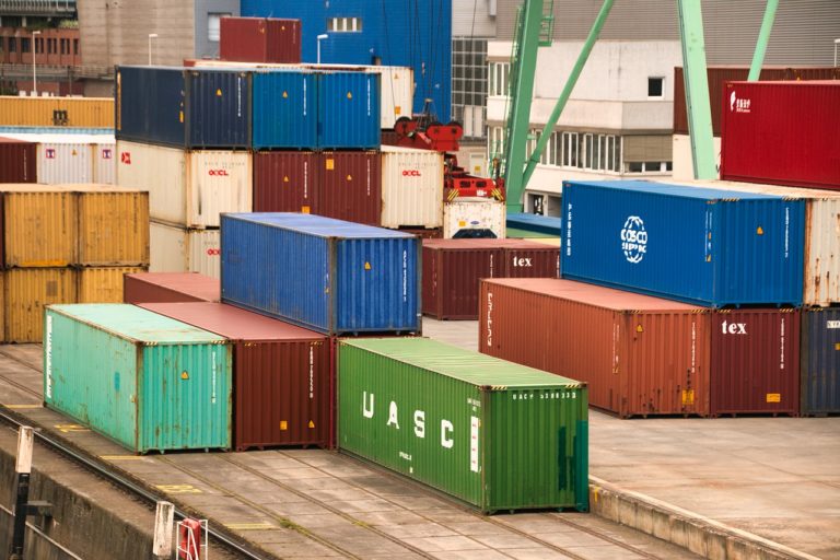 Eksport towarów poza UE – istotne formalności