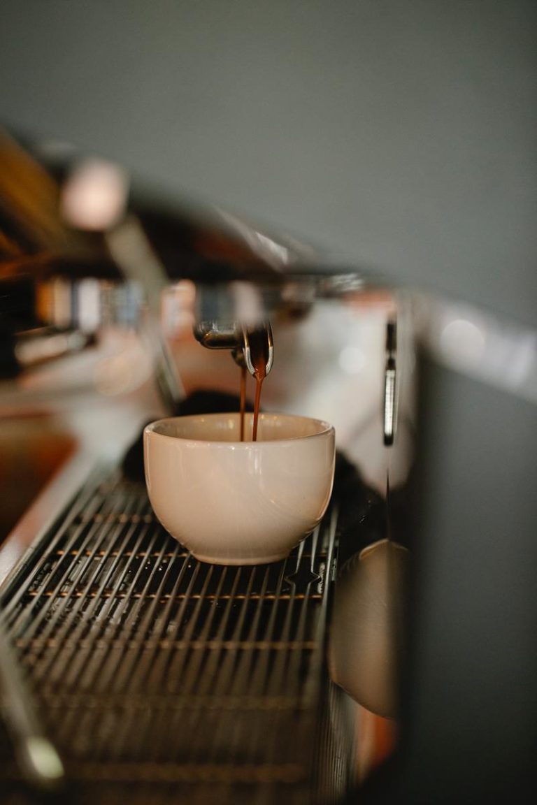 Jak zadbać o prawidłowe funkcjonowanie ekspresu do kawy?